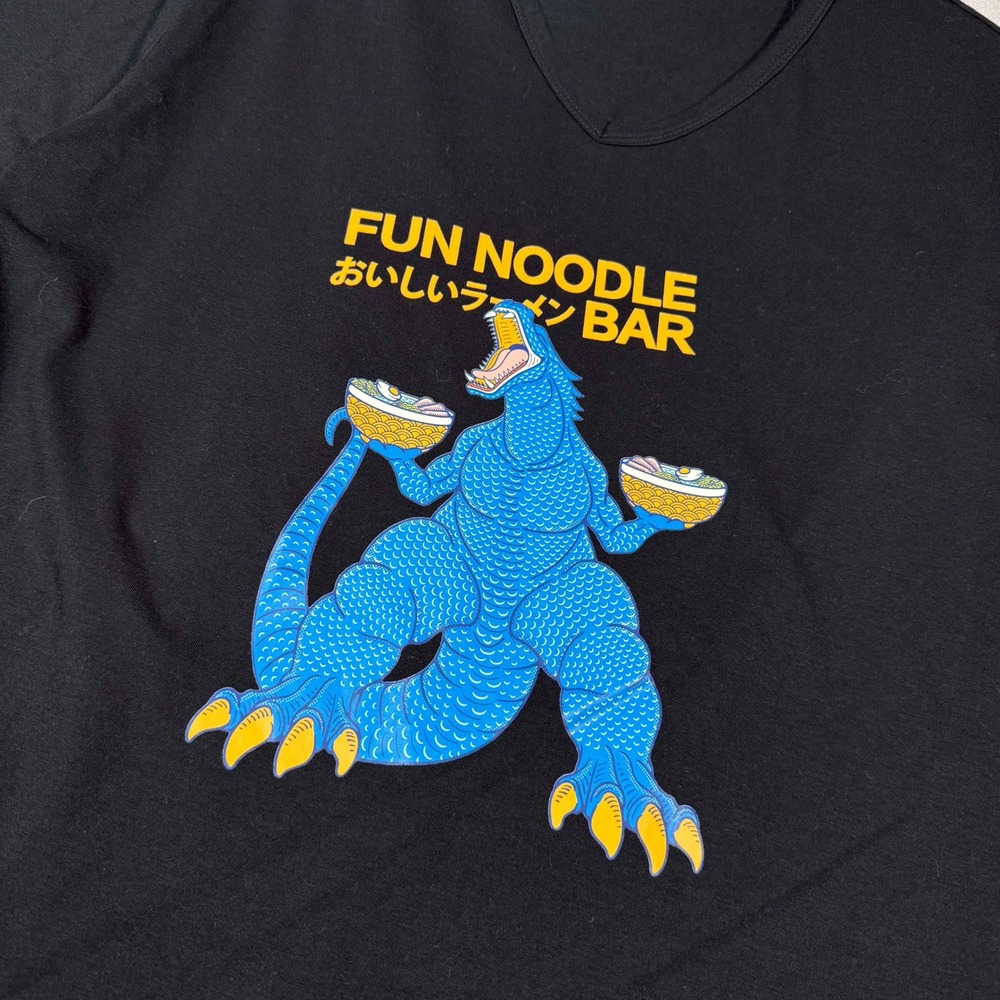 Fun Noodle Bar Kaiju Graphic V-Neck Tee Black XXL Streetwear Ramen Godzilla